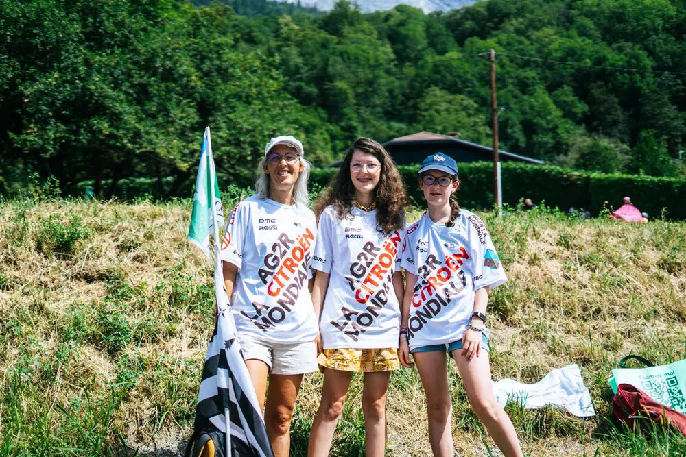 Comment assister à une étape du Tour de France ? Les conseils des supporters de l’équipe.
