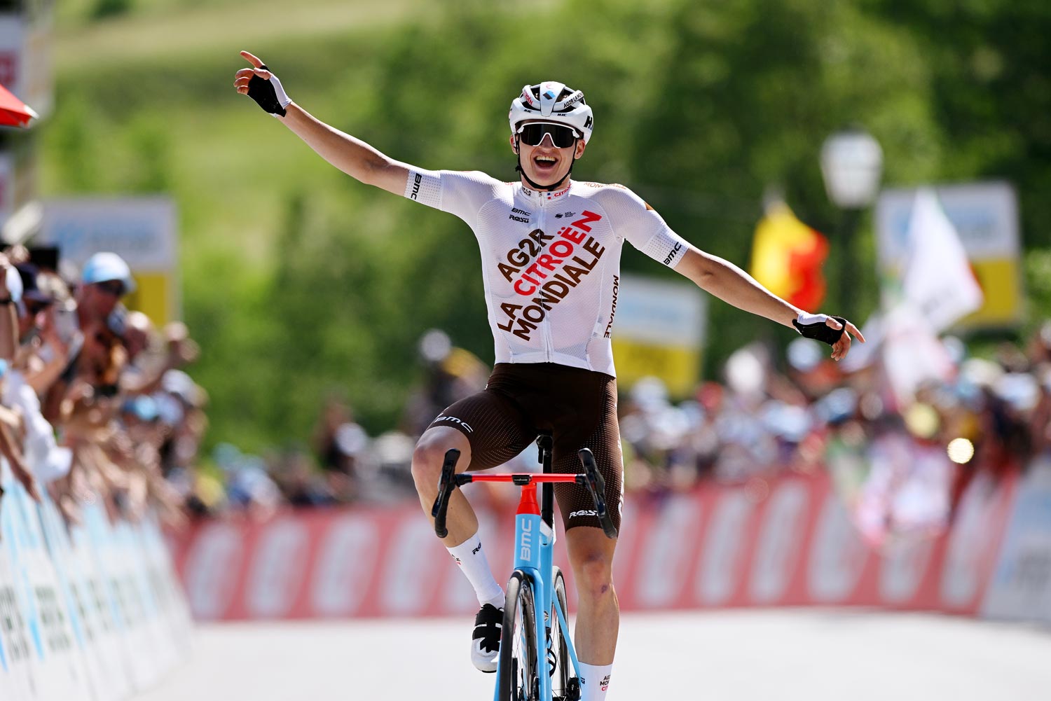 Tour de Suisse (4e étape) : victoire de Felix Gall