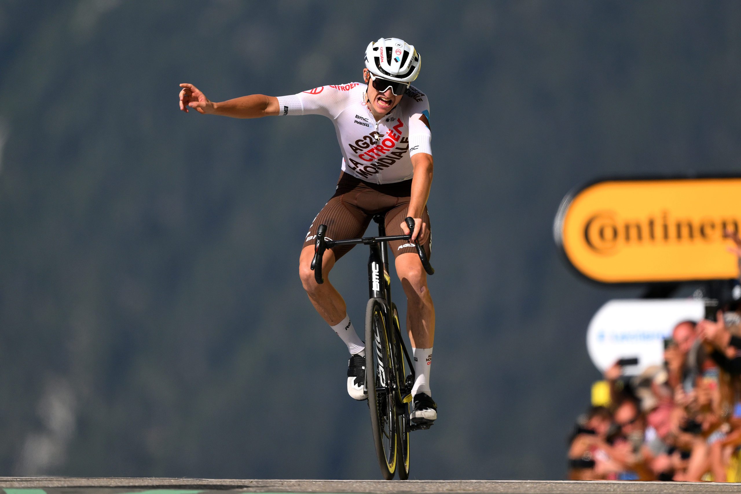 Felix Gall remporte la 17e étape du Tour de France
